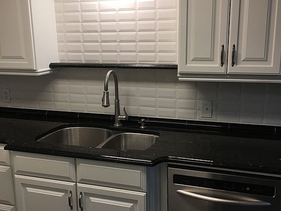 4th image of 2384 Vean St