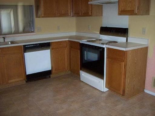 3rd image of 313 Burkwood Ln