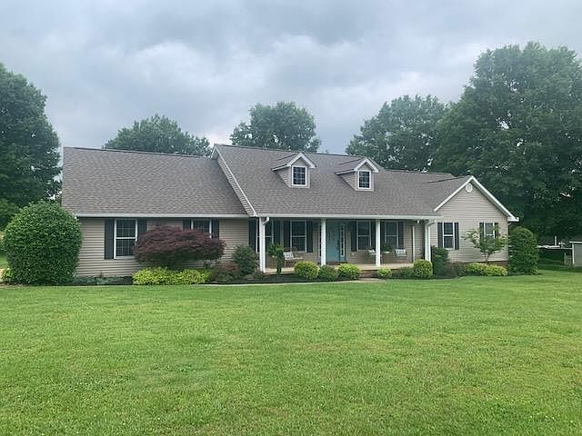 1st image of 403 N Crestwood Dr