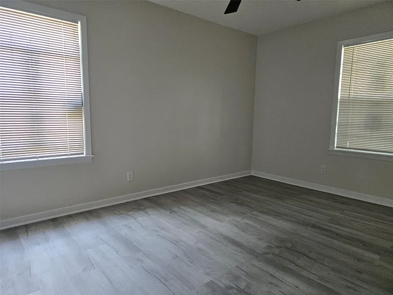 10518 Royal Oaks Dr — Photo 8