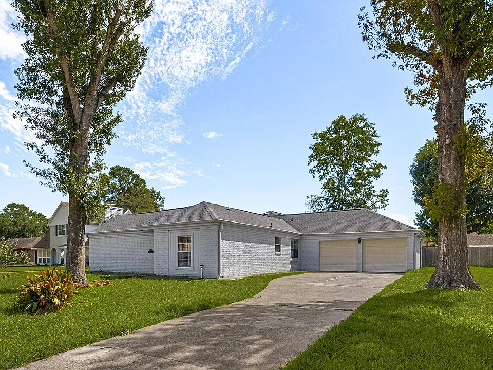12923 Advance Dr