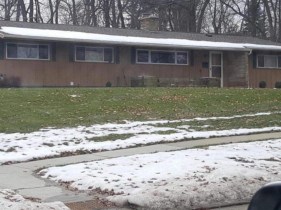 1st image of 90 E Hallett St