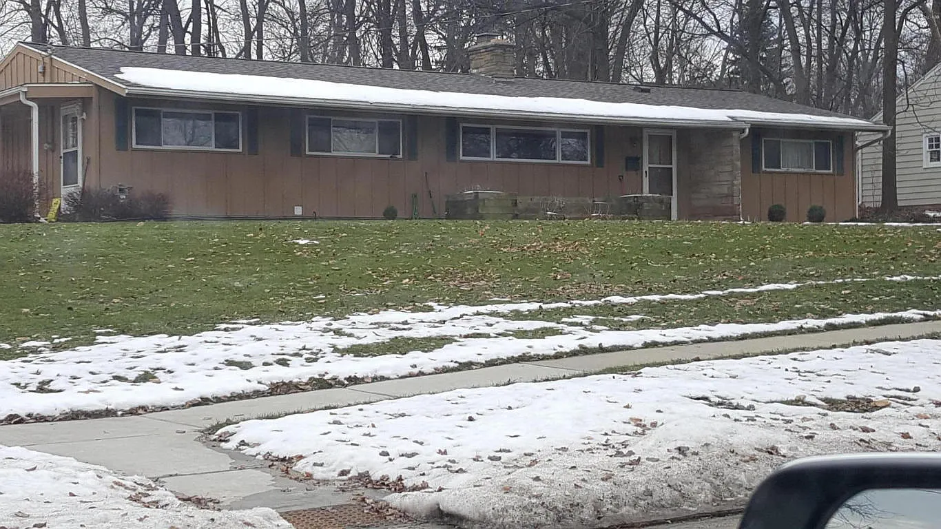 90 E Hallett St photo 1