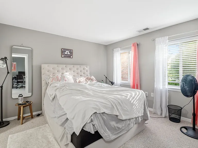 642 S Charles St #R22 — Photo 18