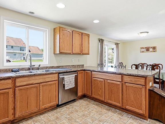 4th image of 420 Old Rochester Road