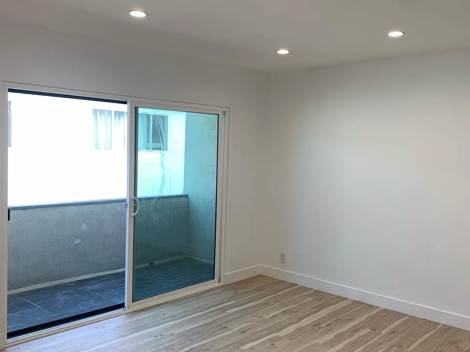 4241 McLaughlin Ave — Photo 3