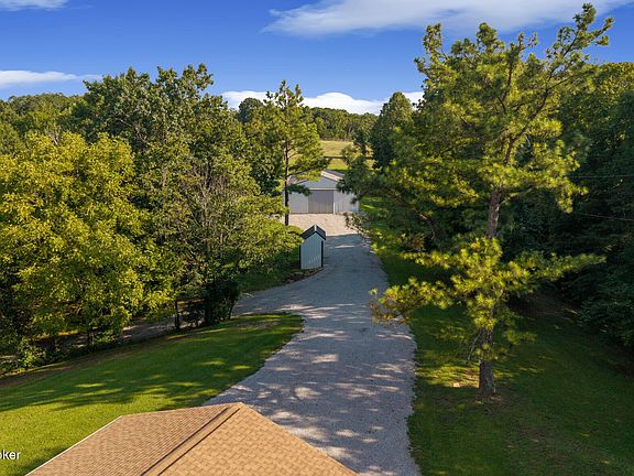5th image of 3716 Valley Creek Dr