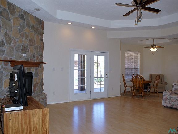 4th image of 1311 Oakwood Cir