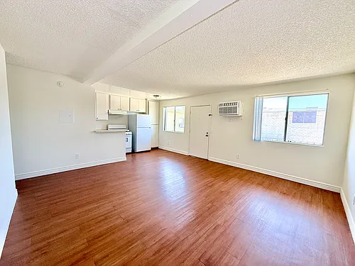 7355 Woodley Ave Photo 1 7355 Woodley Ave Photo 1