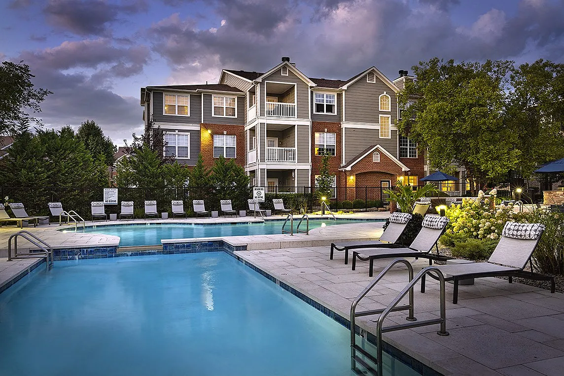Lake Clearwater Apartments — Photo 3