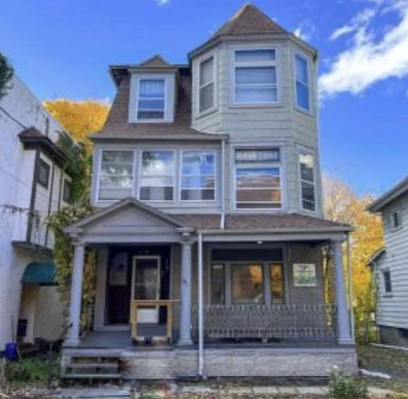 101 Oak St #1 — Photo 1