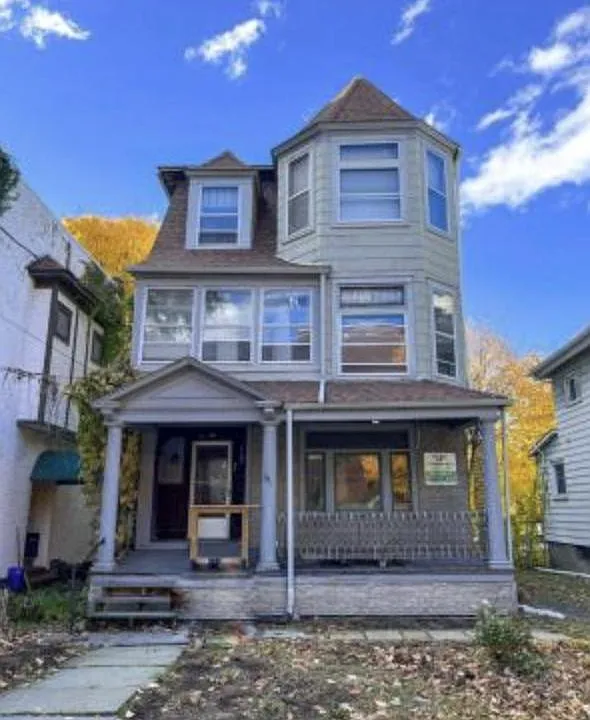 101 Oak St #1