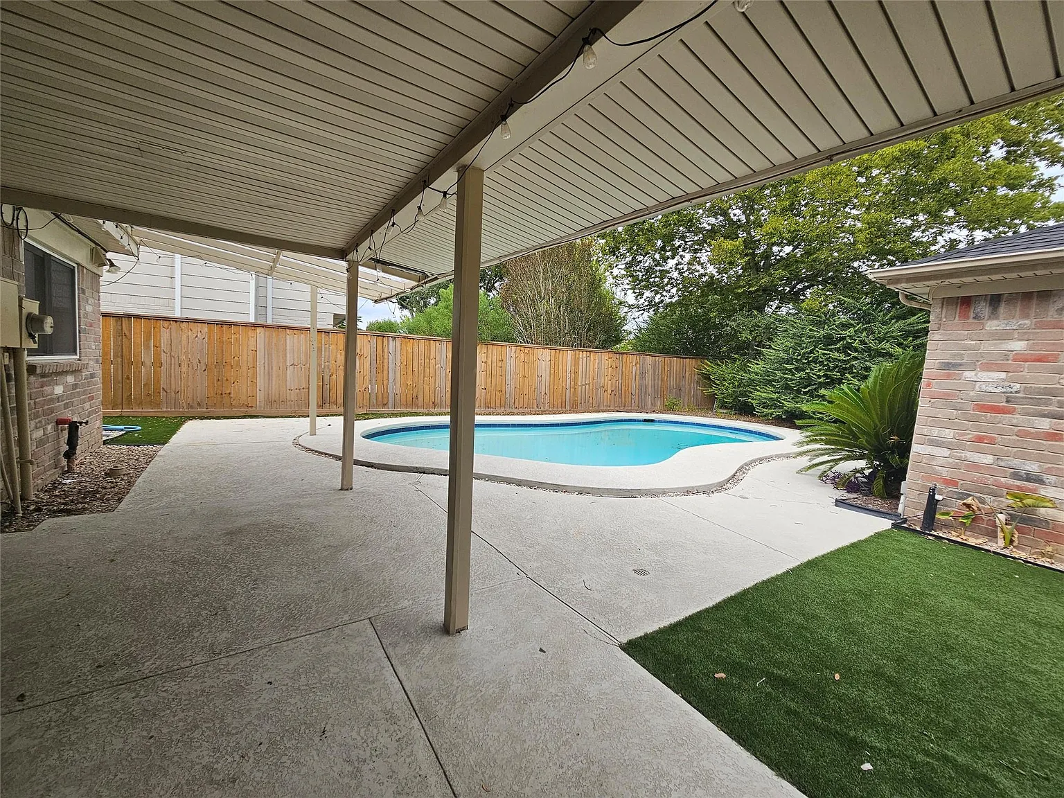 3 bed, 2.5 bath, 2145 sqft, $2,500 — Photo 2