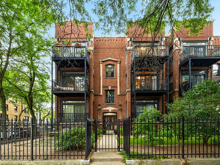 1435 W Addison St #2 — Photo 1