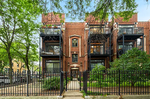 1435 W Addison St #2 Photo 1