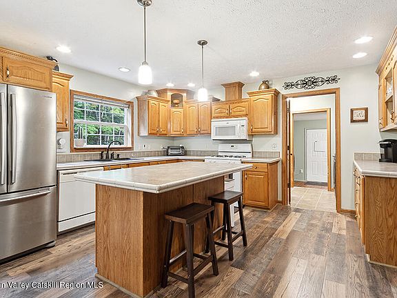 4th image of 137 Creamery Road