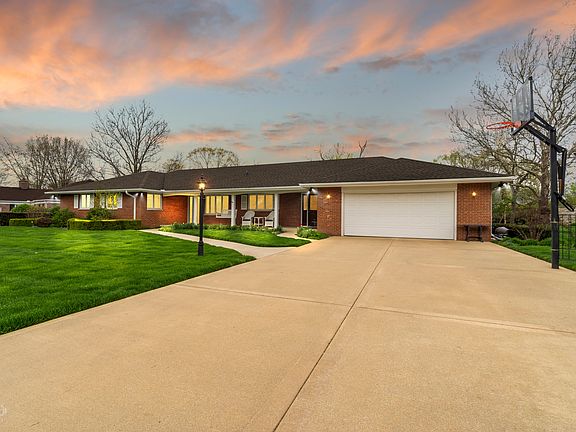 2nd image of 3005 Twin Oaks Dr
