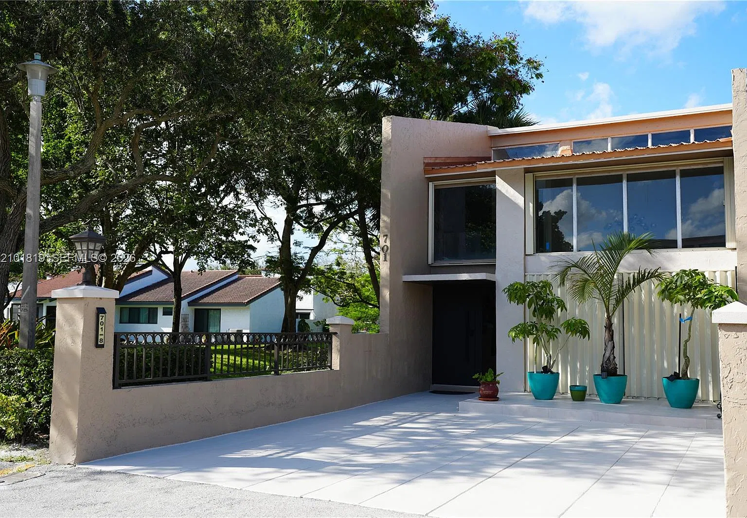 701 E Coco Plum Cir — Photo 1