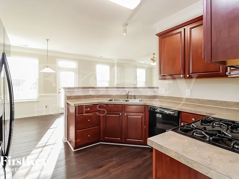 124 Fining Ct — Photo 6