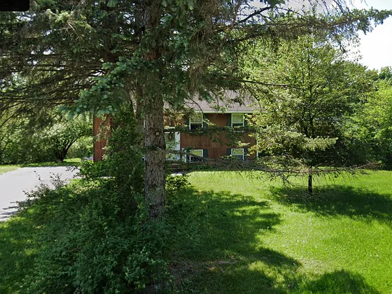109 Eastern Heights Dr — Photo 1