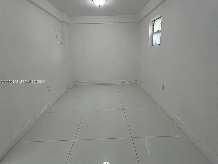 551 NW 41st St #4 — Photo 3