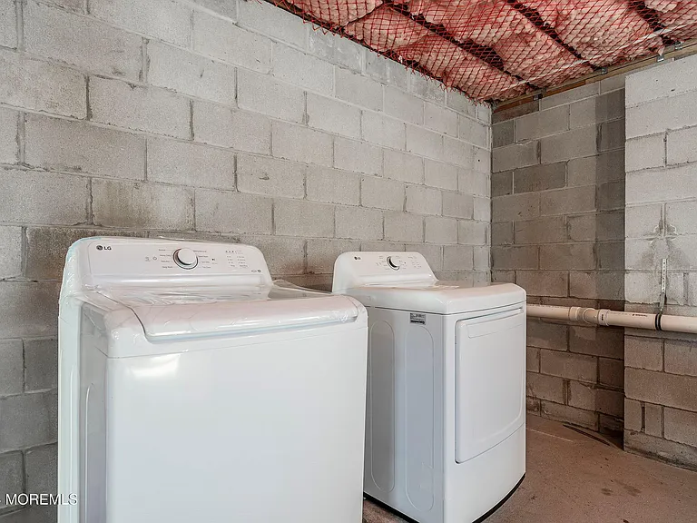 212 Randall Ave — Photo 15