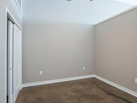 3rd image of 2534 S Kinnickinnic Ave #106