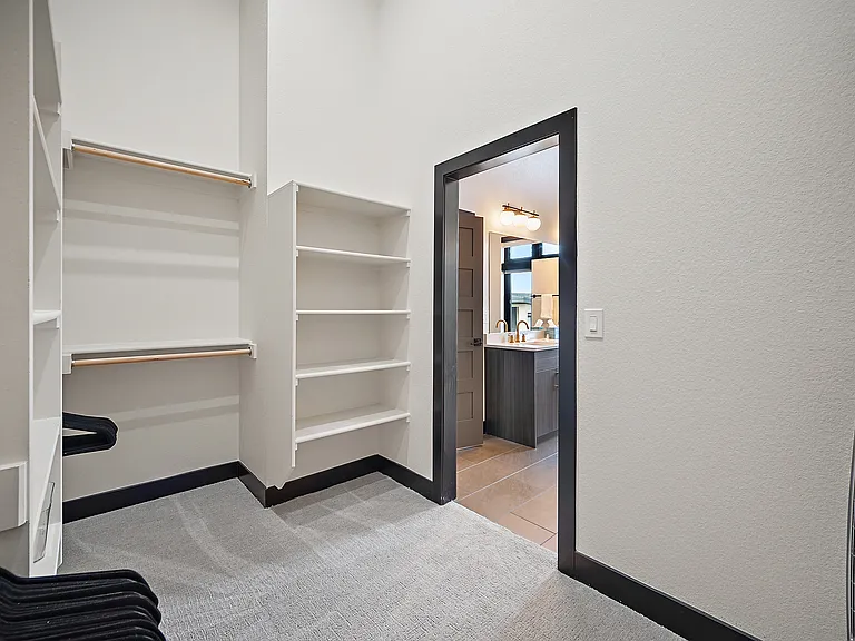 +2nd floor
+Primary bedroom
+King bed
+Attached bathroom
+Walk-in closet