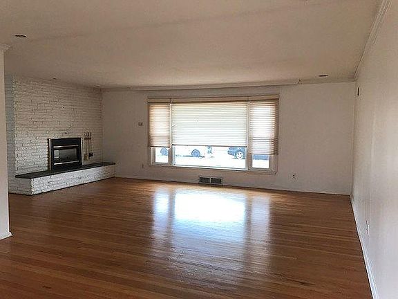3rd image of 35 Rosemont St