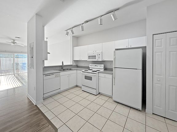 2nd image of 3612 Pine Oak Cir APT 106
