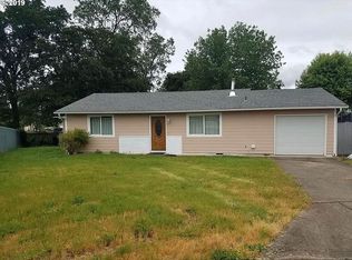 141 Kermanshah Ct, Roseburg, OR 97471