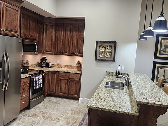 2nd image of 216 Putnam St #301
