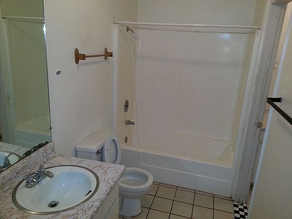 4th image of 653 W University Dr APT 5