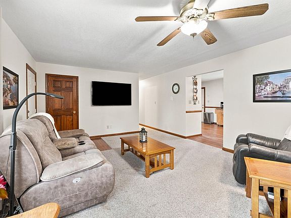 5th image of 404 Ingle Dr