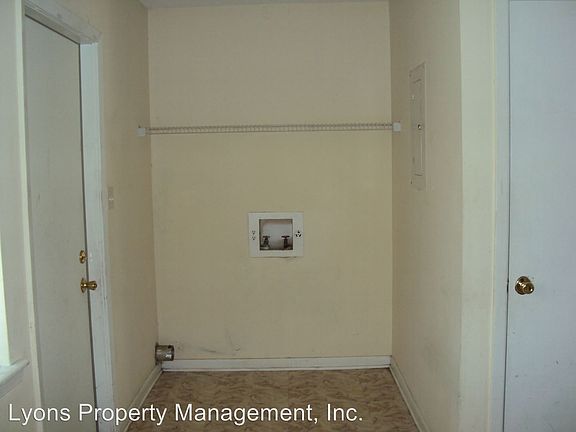 5th image of 7 Shanna Cir APT A