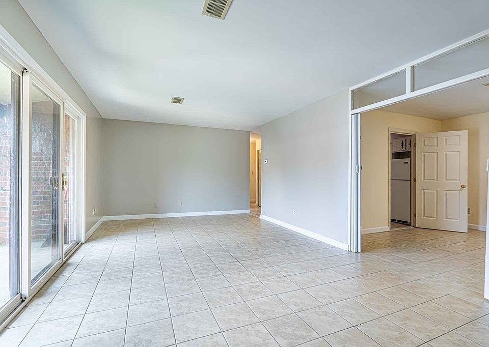 221 Oak St Brockton MA Zillow