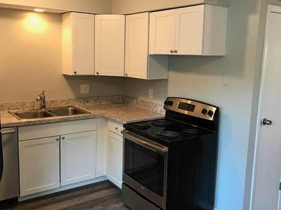 3rd image of 2450 Carolina Ave