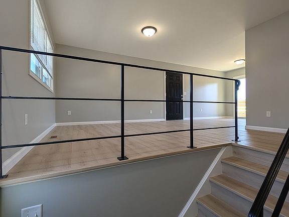 5th image of 274 W Ross St