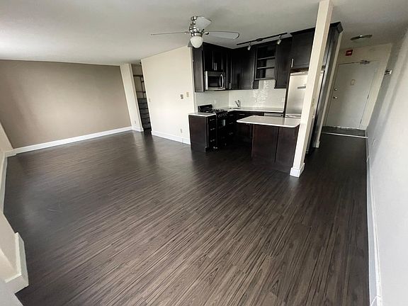 2nd image of 600 E 8th St APT 12Q