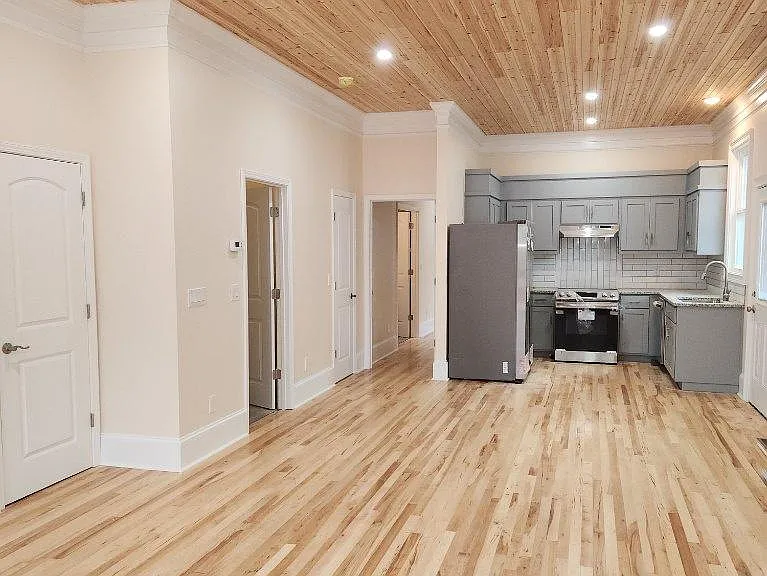 224 Grace St — Photo 7
