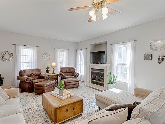 4th image of 17181 Katy Ln
