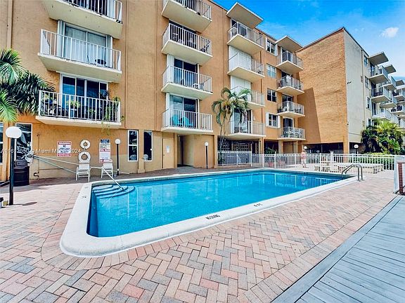3rd image of 1777 SE 15th St APT 106