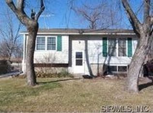 7716 Nightingale Ln, Godfrey, IL 62035