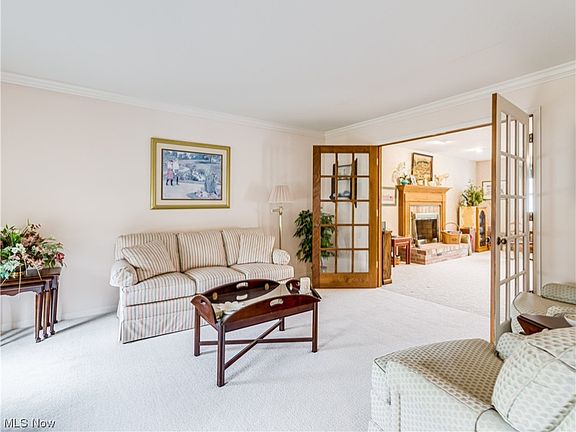 4th image of 689 Woodhaven Dr