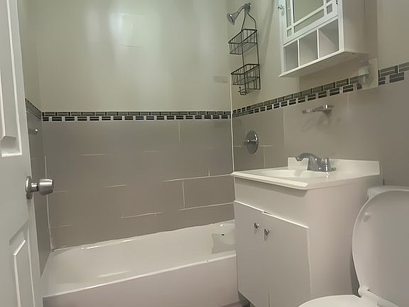 4th image of 2186 Cedar Ave Floor 1