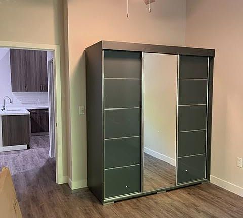 Bedroom w Closet #201
