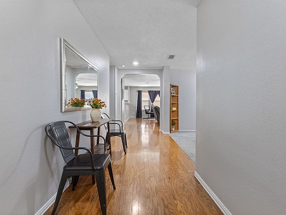 3rd image of 1017 Lake Trail Dr
