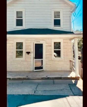 2nd image of 528 Winter St