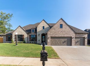 1506 Pinecrest Dr, Claremore, OK 74017