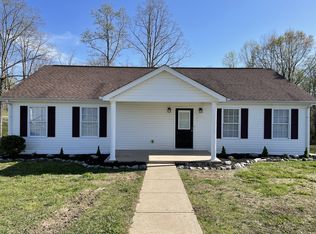 55 Old Schoolhouse Ln, Tennessee Ridge, TN 37178